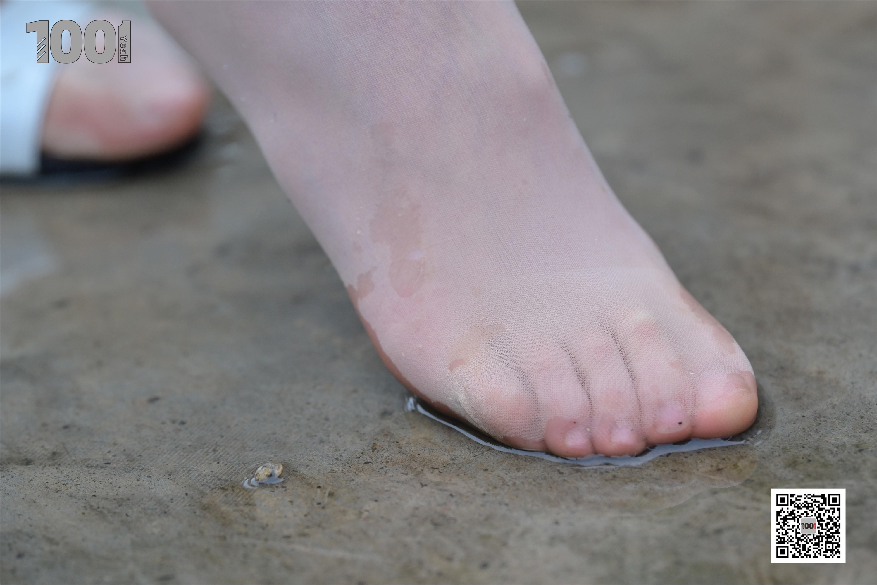 IESS异思趣向  一千零一夜《雨中漫步2》